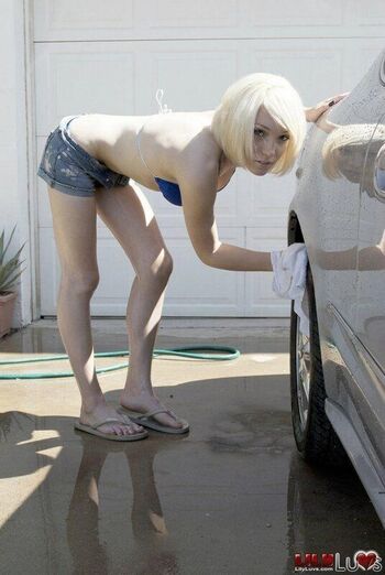 Lily LaBeau