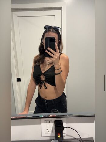 Full leaked Lilygrov private onlyfans photo