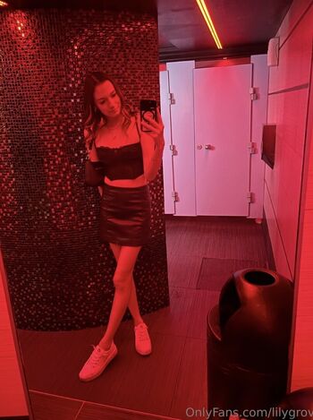 Full leaked Lilygrov private onlyfans photo