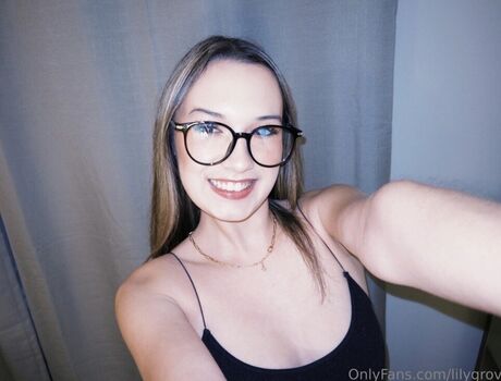 Full leaked Lilygrov private onlyfans photo