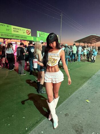 Full leaked Lisha li page private onlyfans photo