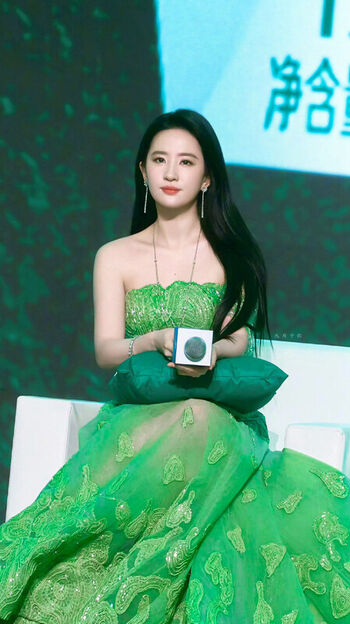 Full leaked Liu yifei private onlyfans photo