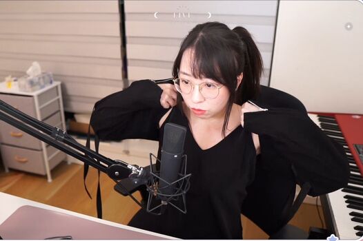 Full leaked Lolnatsumiii private onlyfans photo