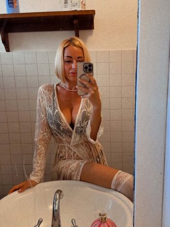 Lottie Gio