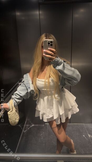 Full leaked Louryamory private onlyfans photo