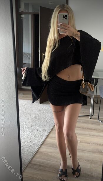 Full leaked Louryamory private onlyfans photo