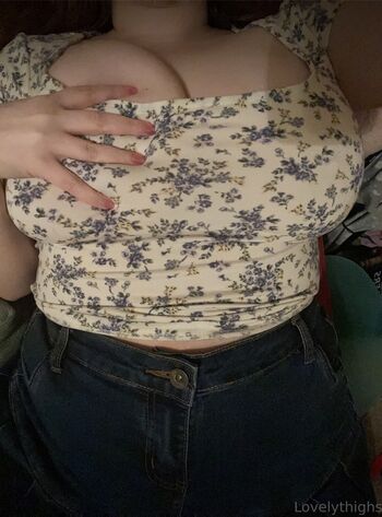 Full leaked Lovelythighs private onlyfans photo
