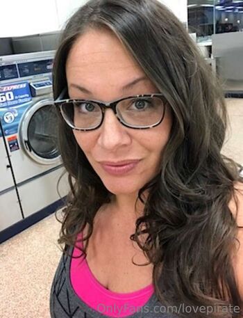 Full leaked Lovepirate private onlyfans photo