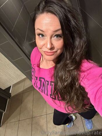 Full leaked Lovepirate private onlyfans photo