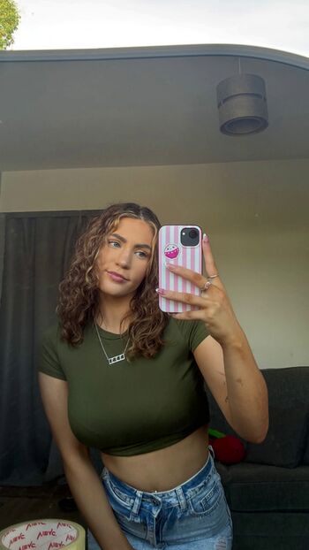 Full leaked Lucyy moss private onlyfans photo