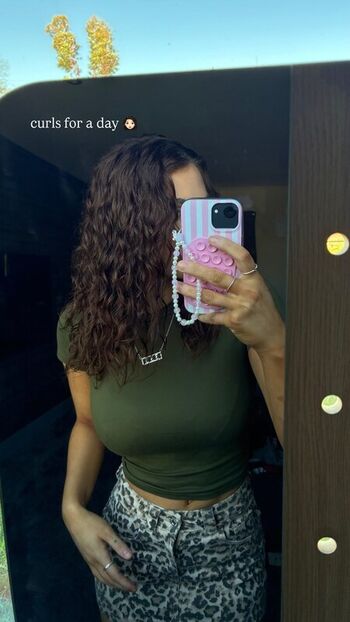 Full leaked Lucyy moss private onlyfans photo