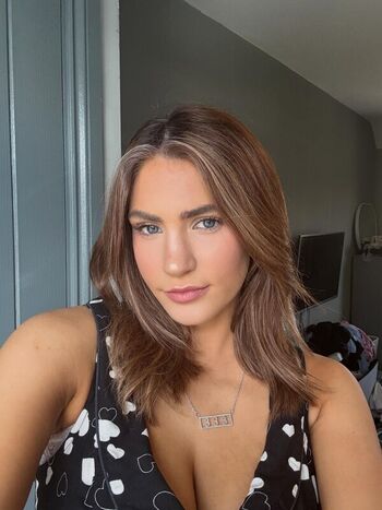 Full leaked Lucyy moss private onlyfans photo