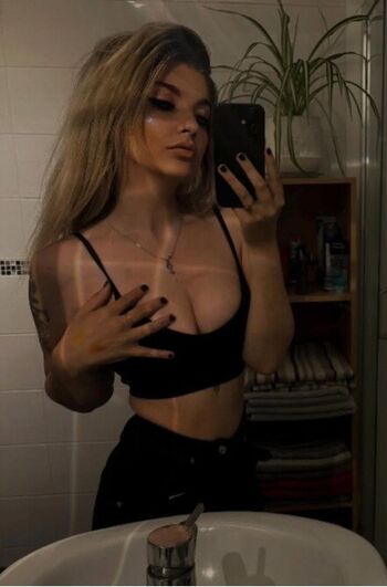 Full leaked Luuucy page private onlyfans photo
