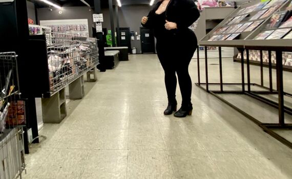 Full leaked Madamepawg private onlyfans photo