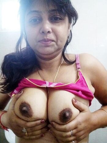 Full leaked Mallu aunty private onlyfans photo