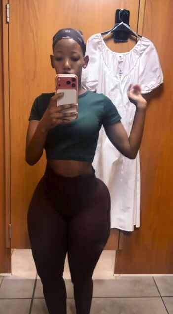 Full leaked Mazizi private onlyfans photo