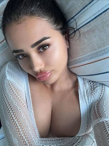 Melek Azad