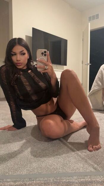 Mia Kahn