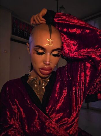 mia_mannaz