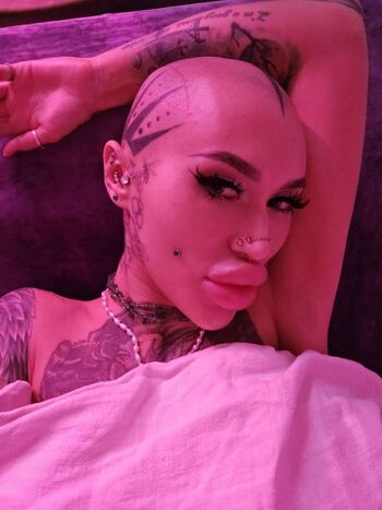 mia_mannaz