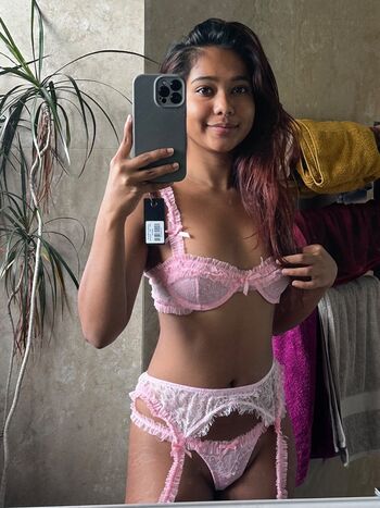 Full leaked Mia z private onlyfans photo