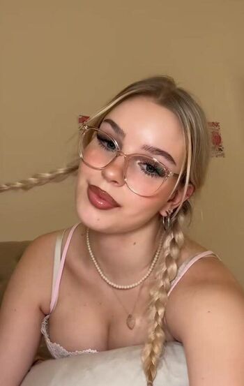 Full leaked Mialiliaa private onlyfans photo