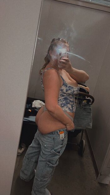 Full leaked Milf vibes private onlyfans photo