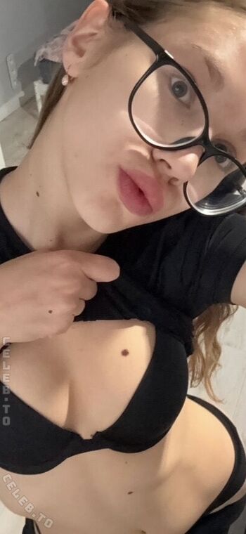 Full leaked Minikrisss private onlyfans photo