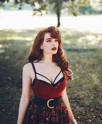 Miss Deadlyred
