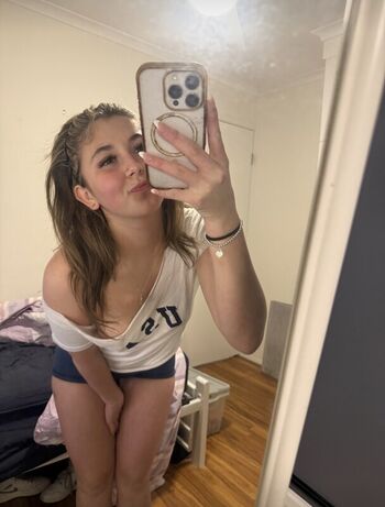 Full leaked Missemelia private onlyfans photo