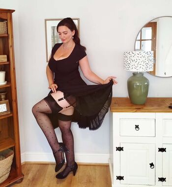 Full leaked Missvintagedresses page private onlyfans photo