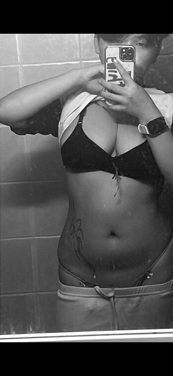 Full leaked Mncs mumi private onlyfans photo