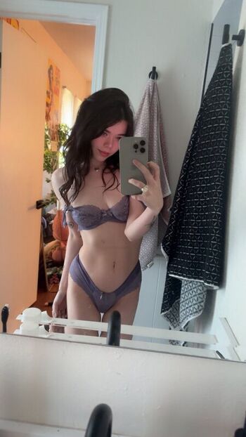 Full leaked Nikkiistar private onlyfans photo