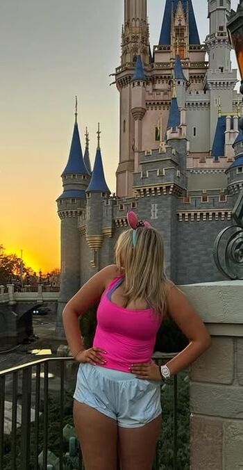 Full leaked Olivia kuehner private onlyfans photo