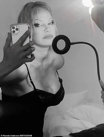 Full leaked Pamela anderson private onlyfans photo