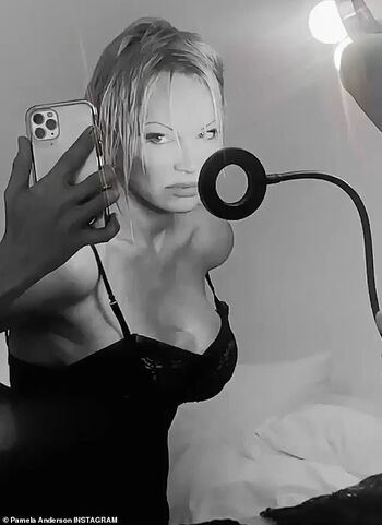 Full leaked Pamela anderson private onlyfans photo
