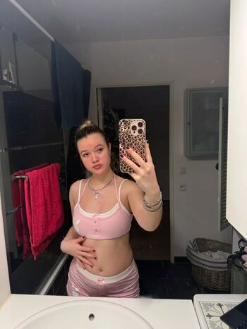 Full leaked Paulineonlinee page private onlyfans photo