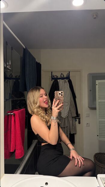 Full leaked Paulineonlinee private onlyfans photo