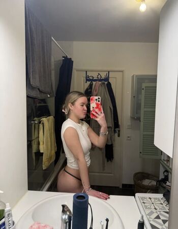 Full leaked Paulineonlinee private onlyfans photo