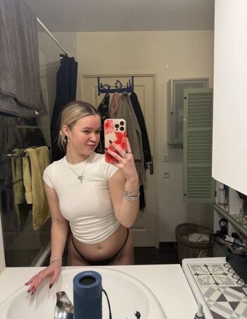 Full leaked Paulineonlinee private onlyfans photo