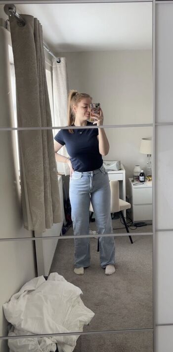 Full leaked Peachylivv private onlyfans photo