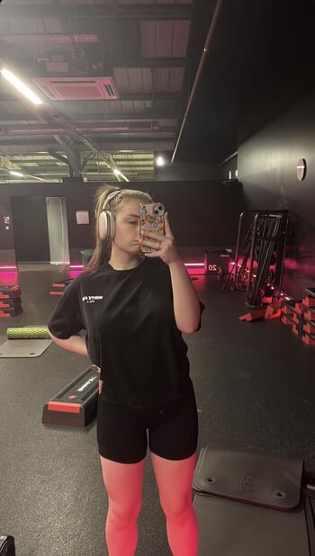 Full leaked Peachylivv private onlyfans photo