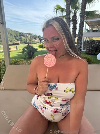Full leaked Pina peach private onlyfans photo