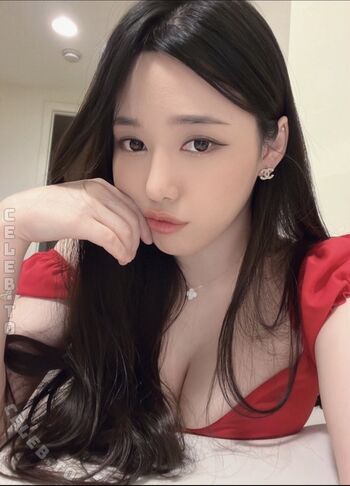 Full leaked Hanka gold/ private onlyfans photo