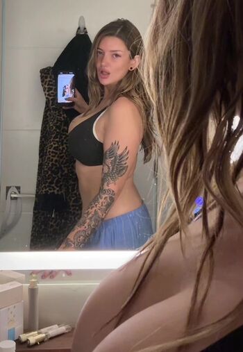 Full leaked Poppy private onlyfans photo
