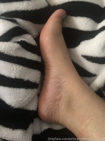 princessofhandsandfeet