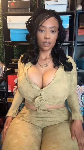 🔥 Renadaneen leaked private photo uncensored full