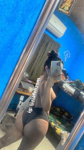 Full leaked Riafelizsmmm private onlyfans photo