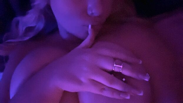Full leaked Rialovesyu private onlyfans photo