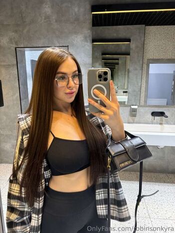 Full leaked Robinsonkyraa private onlyfans photo